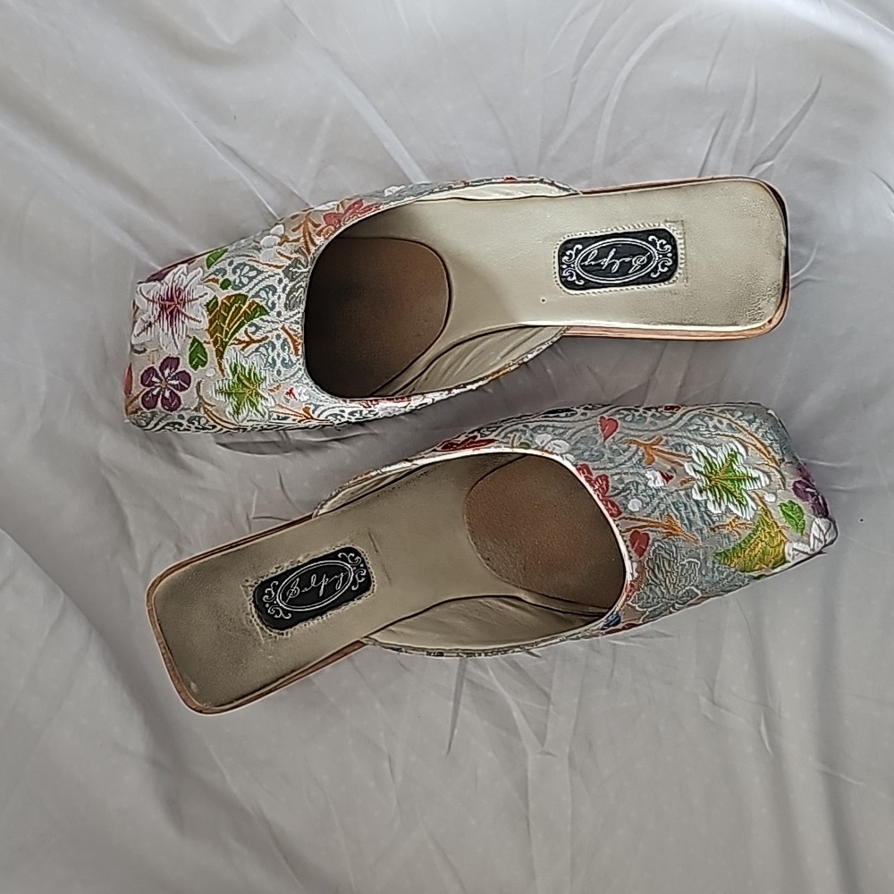 Shoes - embroidered